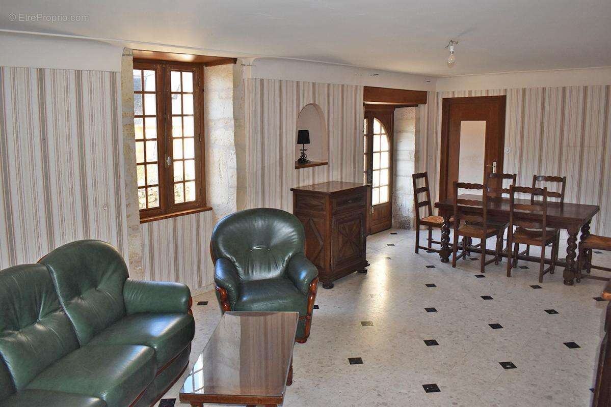 Maison à SAINT-AMAND-DE-COLY