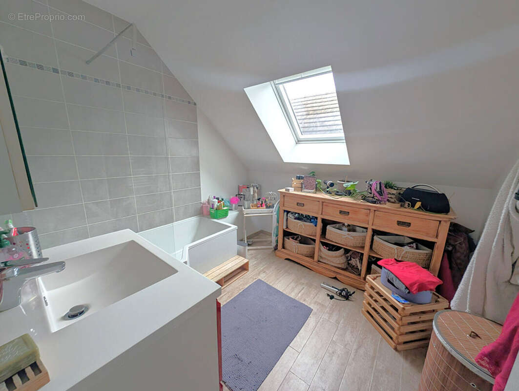 Maison à AILLANT-SUR-THOLON