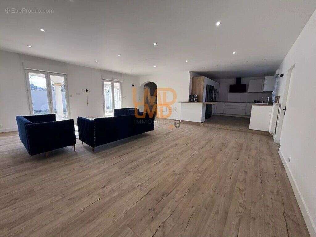 Maison à MIREFLEURS