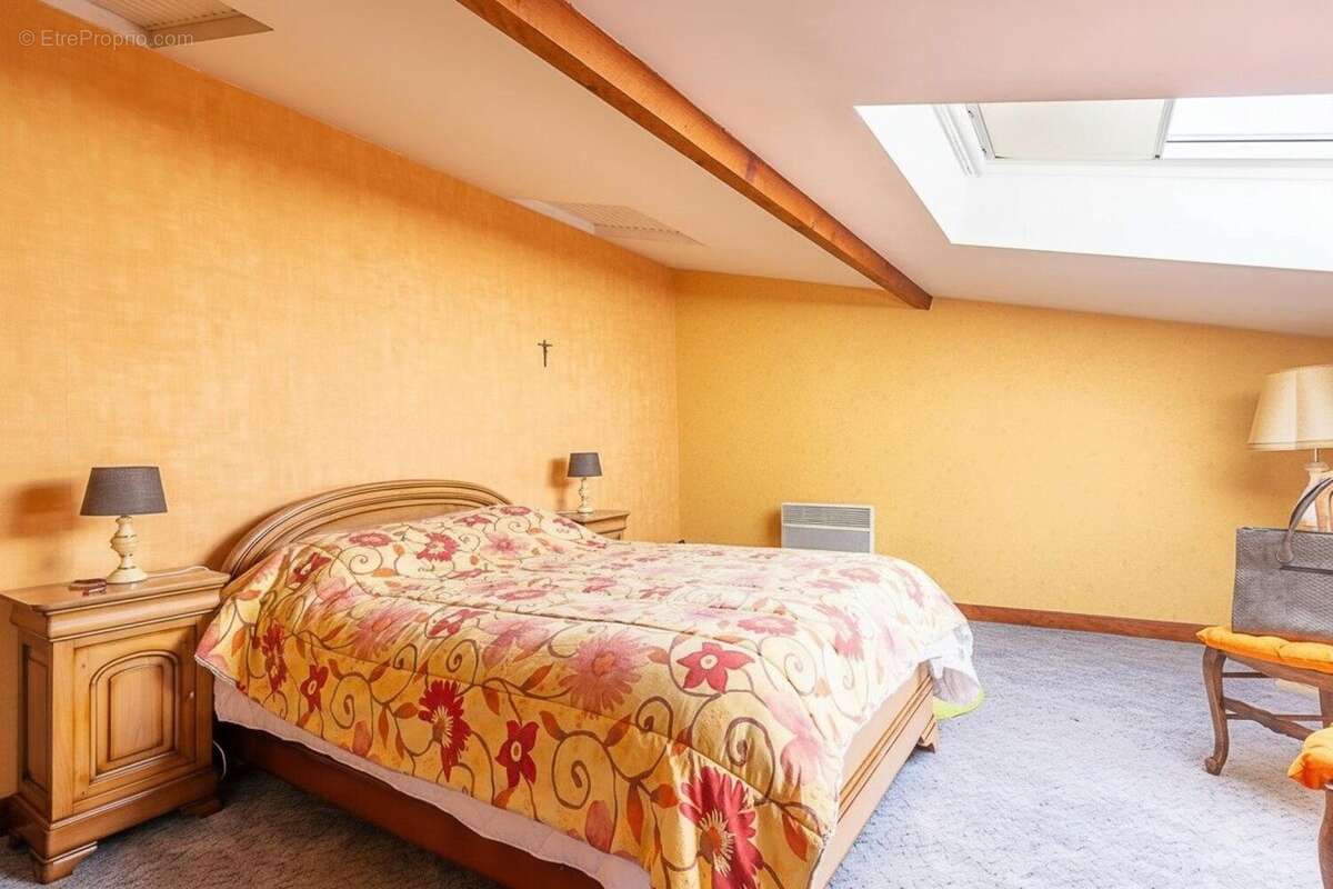 Maison 228 m² à La Lande-De-Fronsac  - photo 6