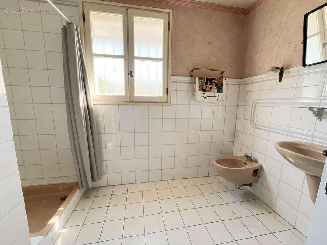   - Maison à VALS-LES-BAINS
