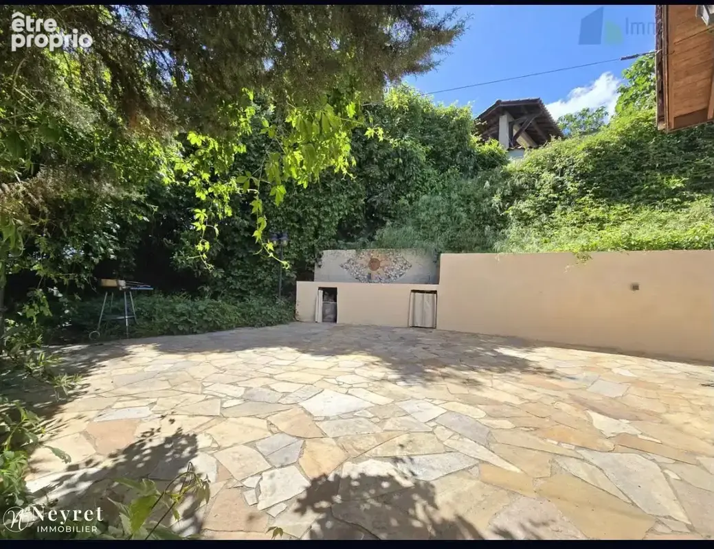 Saint Joseph Maison individuelle de 147m2 implantée sur 800m2 de terrain avec piscine - photo 2