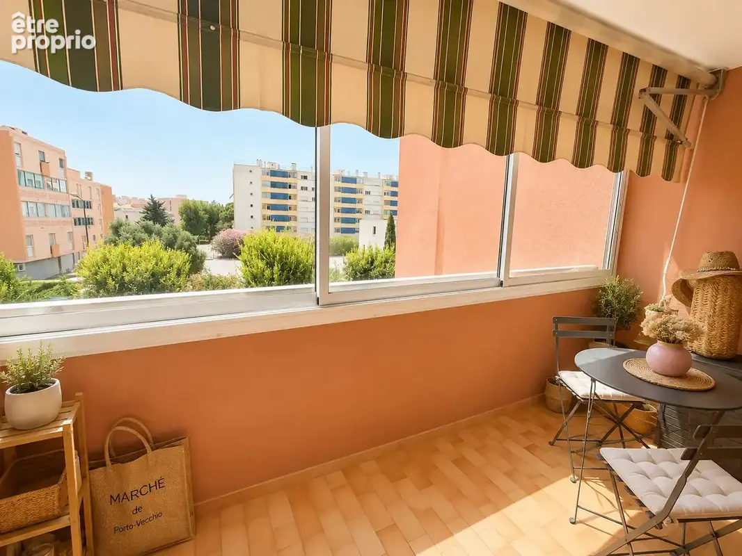 LE LAVANDOU   Appartement 2 pièces avec loggia   Parking privatif   Vendu loué - photo 4