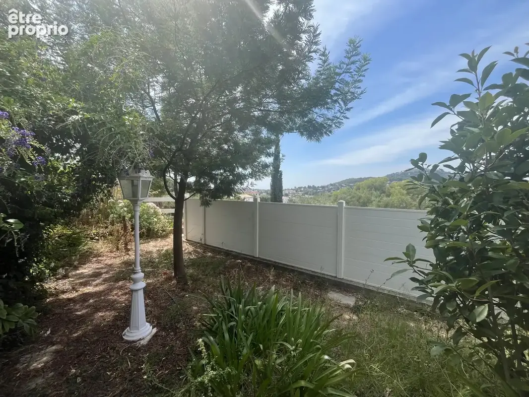 La Seyne-sur-Mer   Belle villa familiale 5 pièces sur 1 080 m2 de terrain - photo 12
