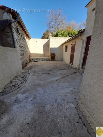 Maison à YZEURES-SUR-CREUSE