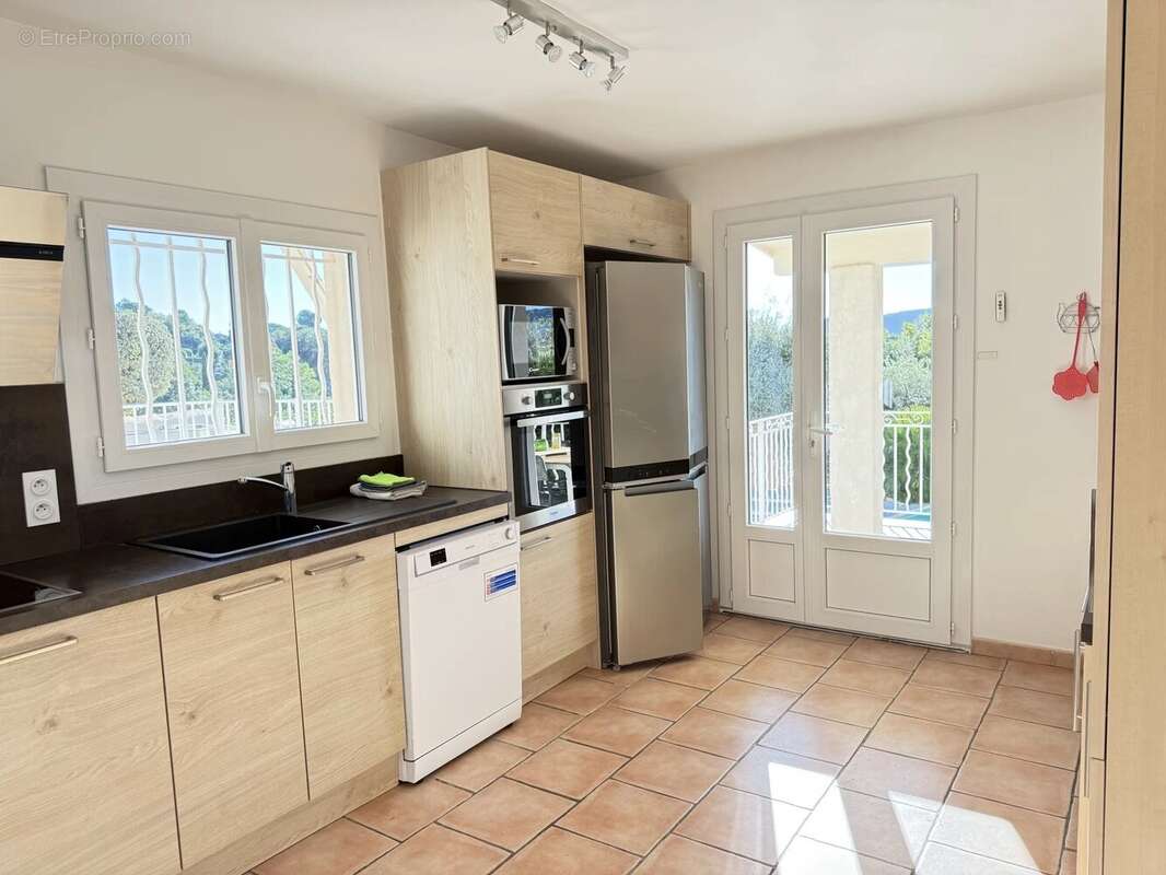 Maison à SAINTE-ANASTASIE-SUR-ISSOLE