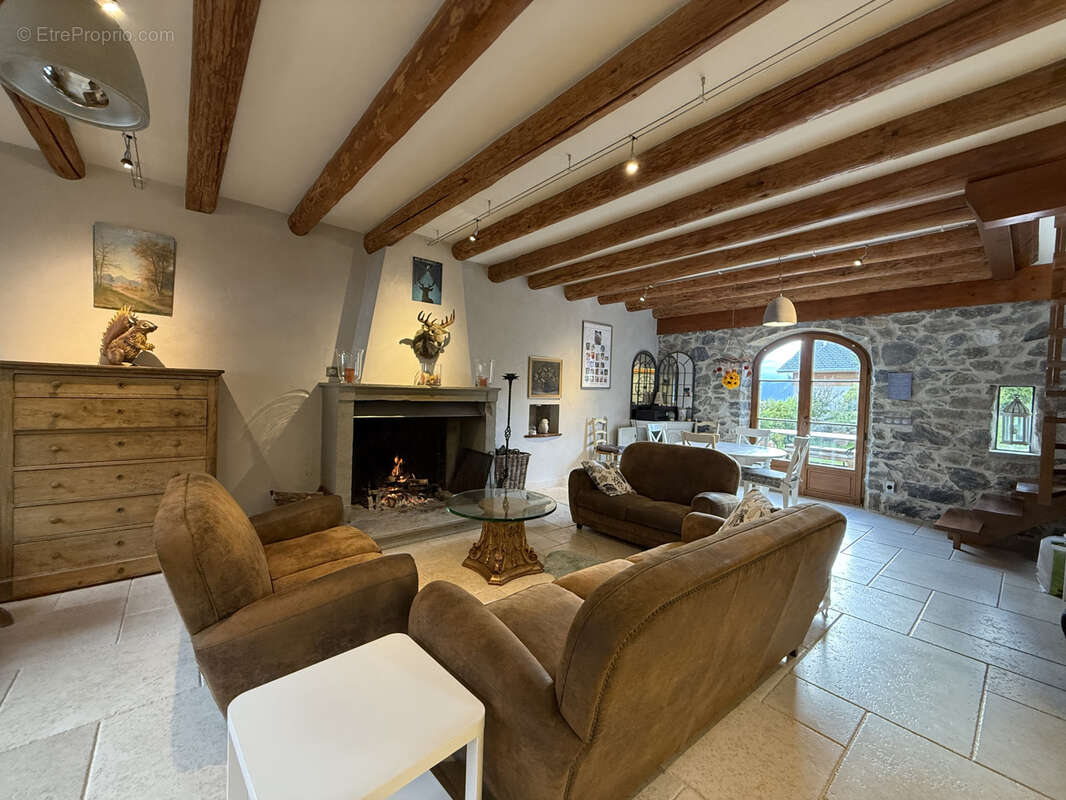 Maison à PERS-JUSSY