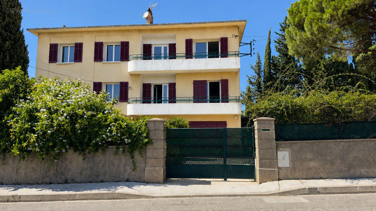 Appartement 5 pièces avec terrasse, parking privatif et grenier - photo 4