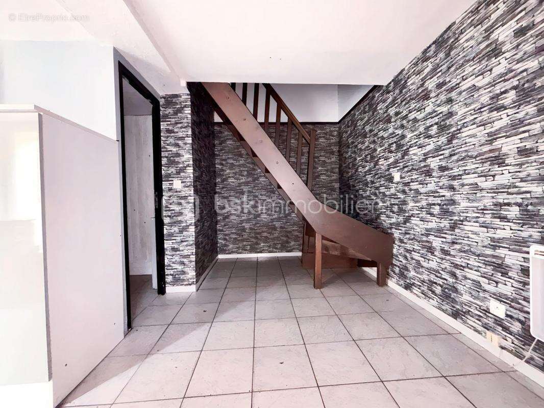 Appartement à ROEULX