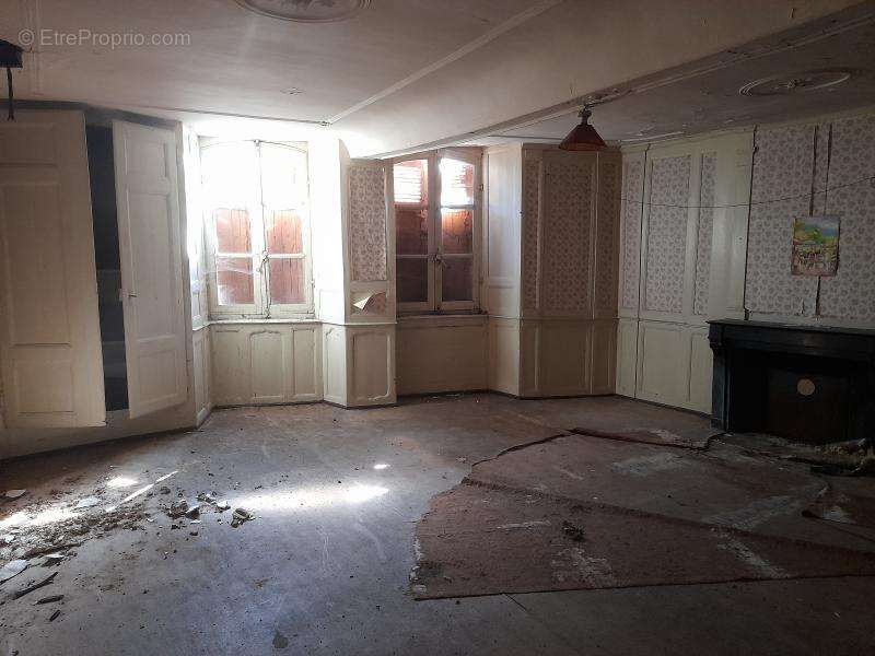Appartement à SAINT-LEONARD-DE-NOBLAT