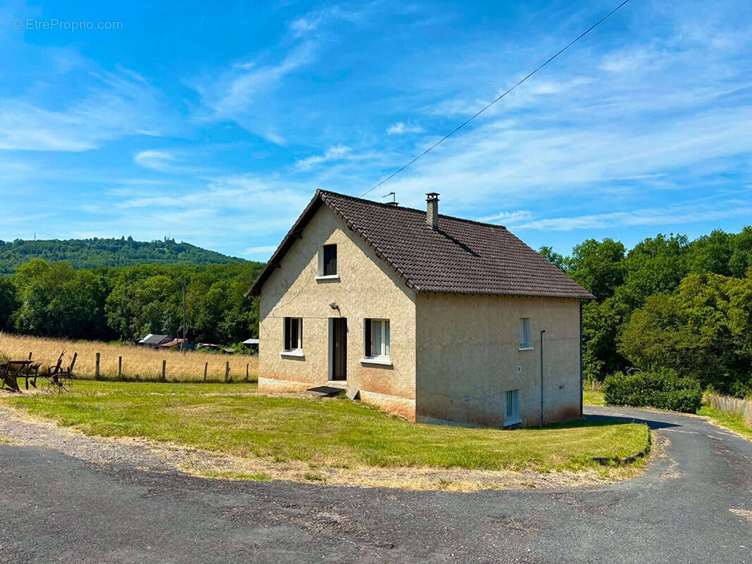 Maison à SAINT-PANTALEON-DE-LARCHE