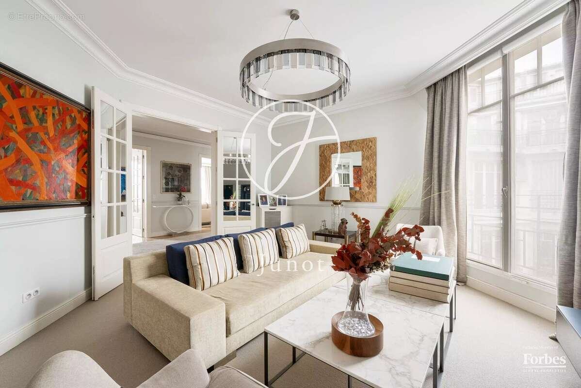 Appartement à PARIS-16E