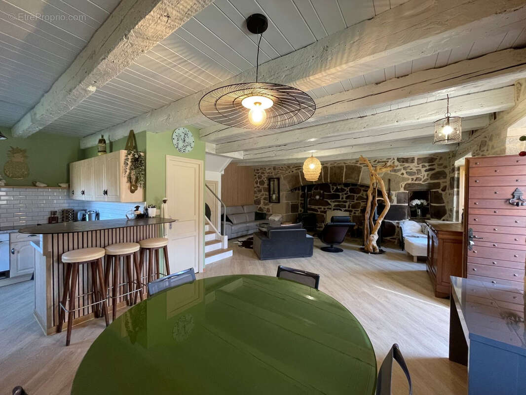 Maison à RIOM-ES-MONTAGNES