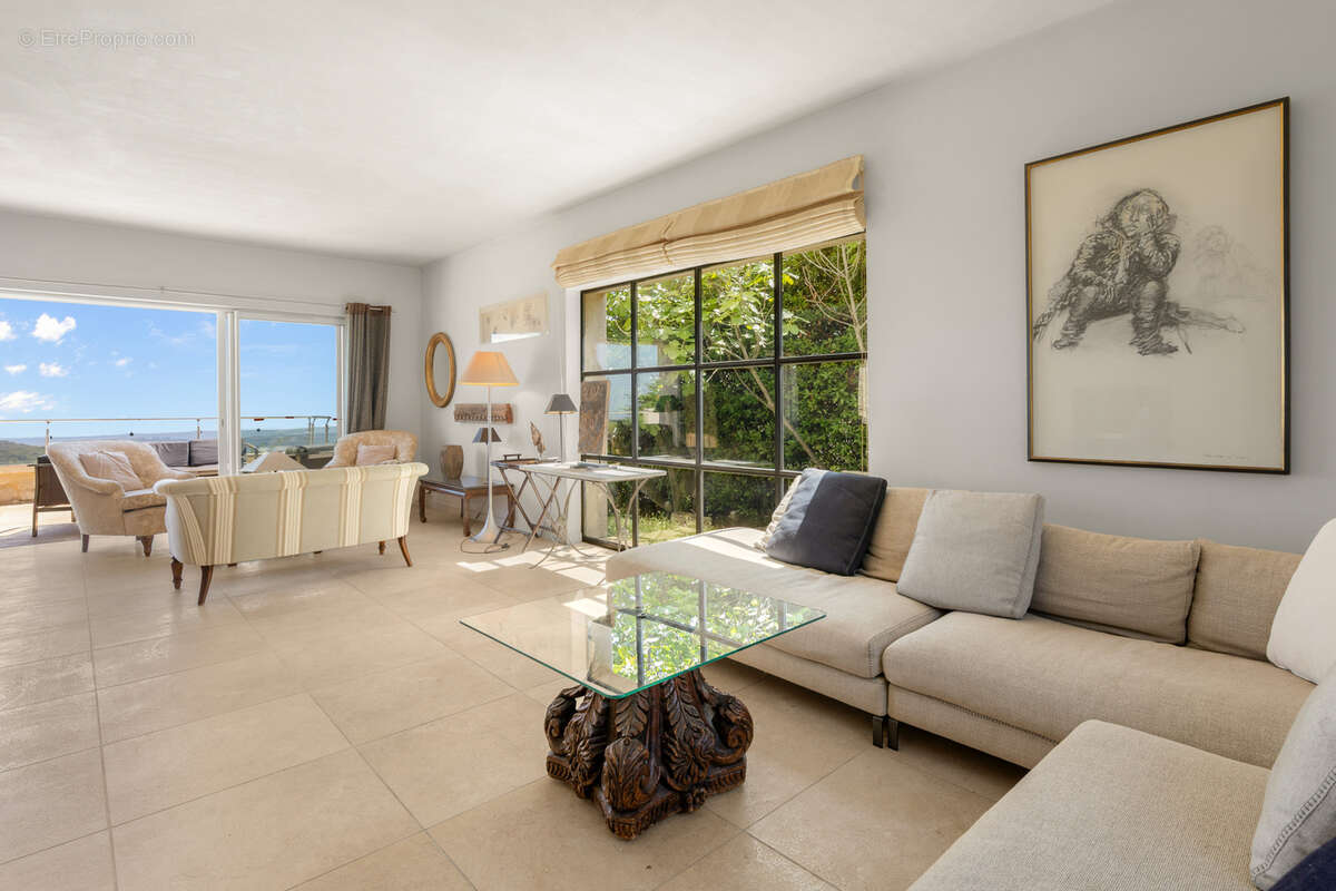 TOURRETTES-SUR-LOUP — Villa d'exception avec vue mer panoramique - photo 5