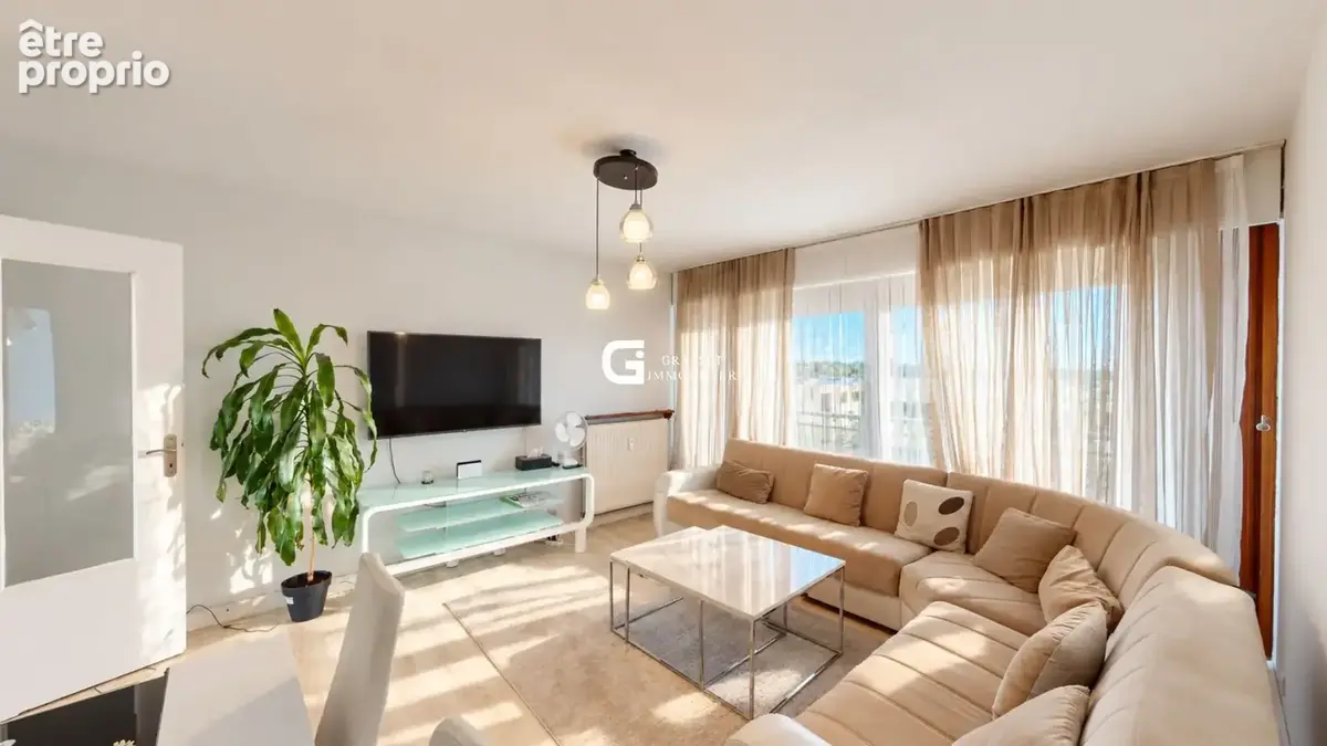 Appartement spacieux de 5 pièces à Oyonnax - photo 2