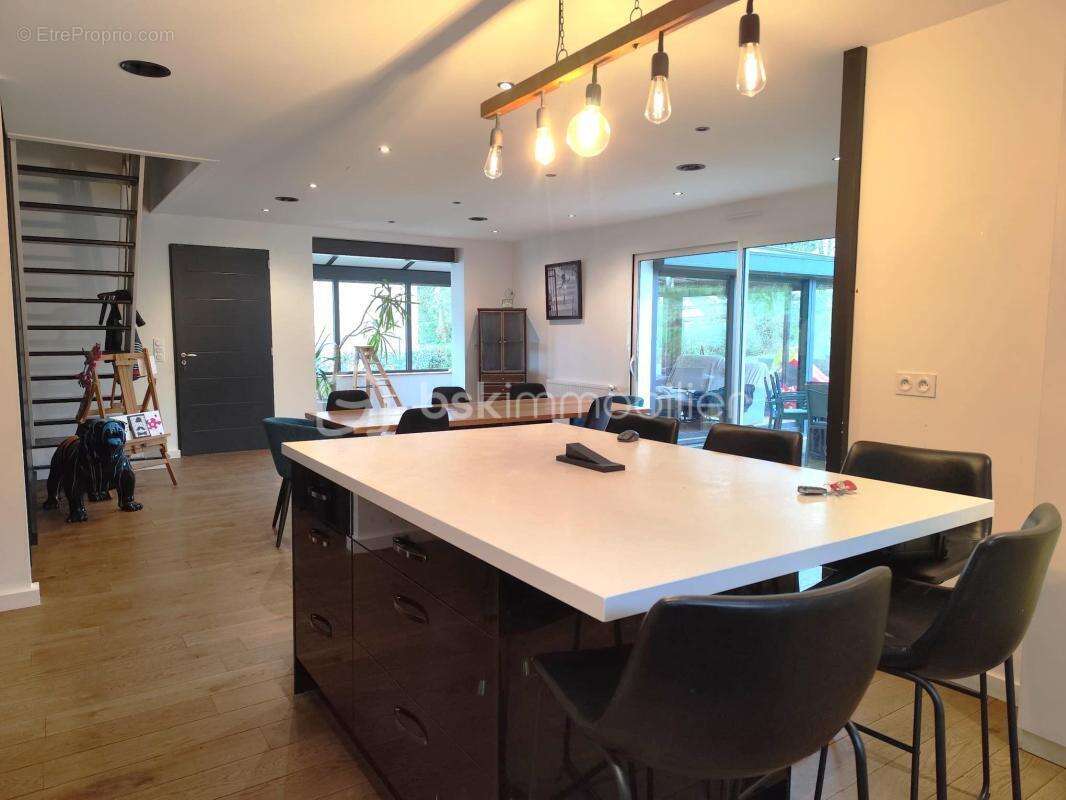 Belle Maison de 159 m2 avec véranda en centre bourg de Laignelet - photo 4