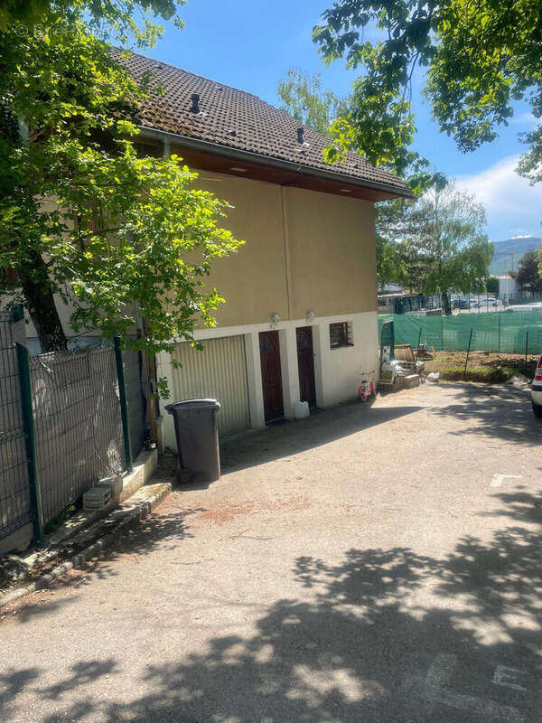 Terrain à VILLE-LA-GRAND