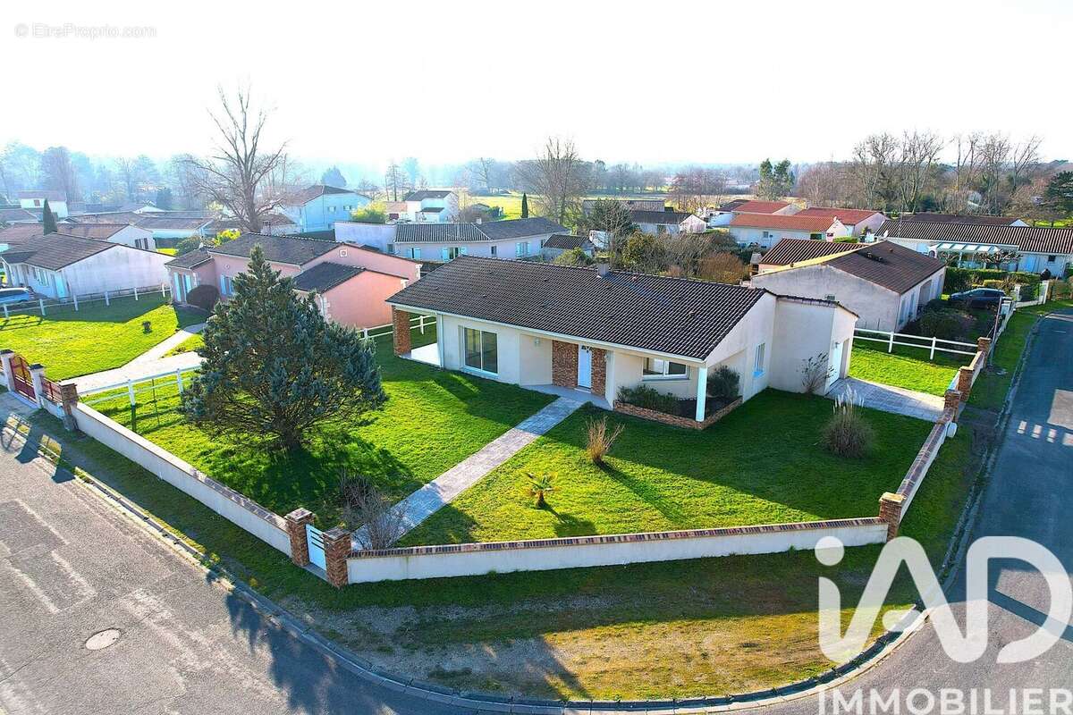 Photo 3 - Maison à MONTENDRE