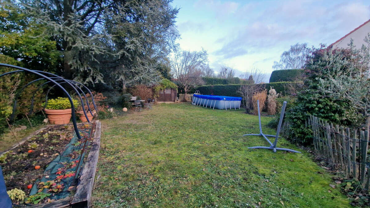 Maison à VOISINS-LE-BRETONNEUX