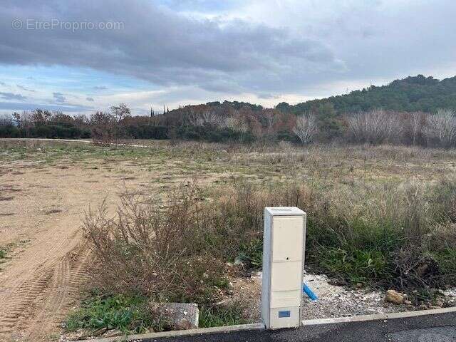 Terrain à LE PUY-SAINTE-REPARADE
