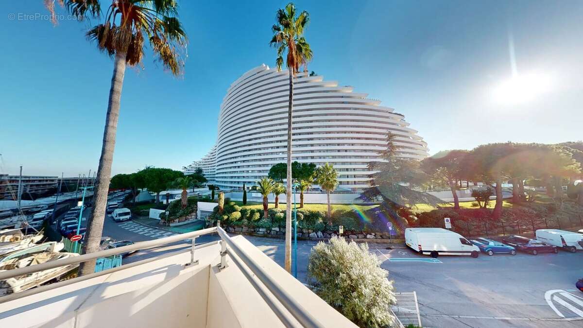 Appartement à VILLENEUVE-LOUBET