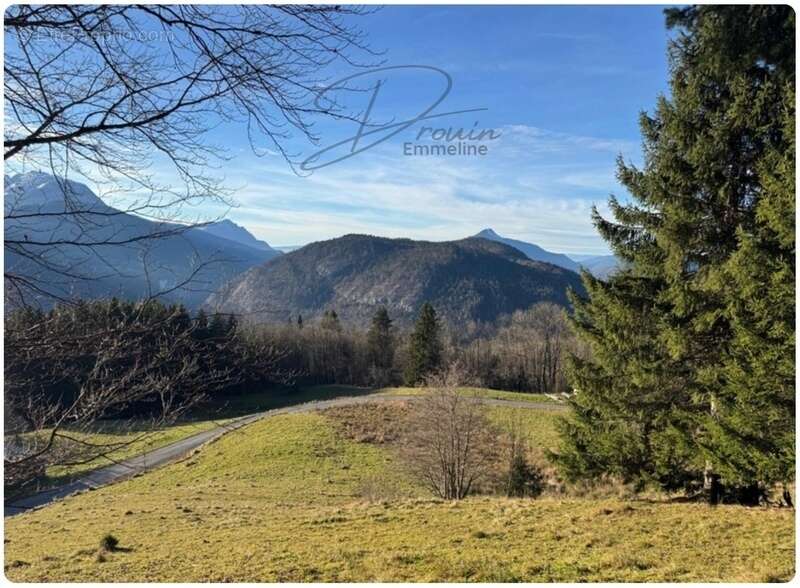 Terrain à ARACHES-LA-FRASSE