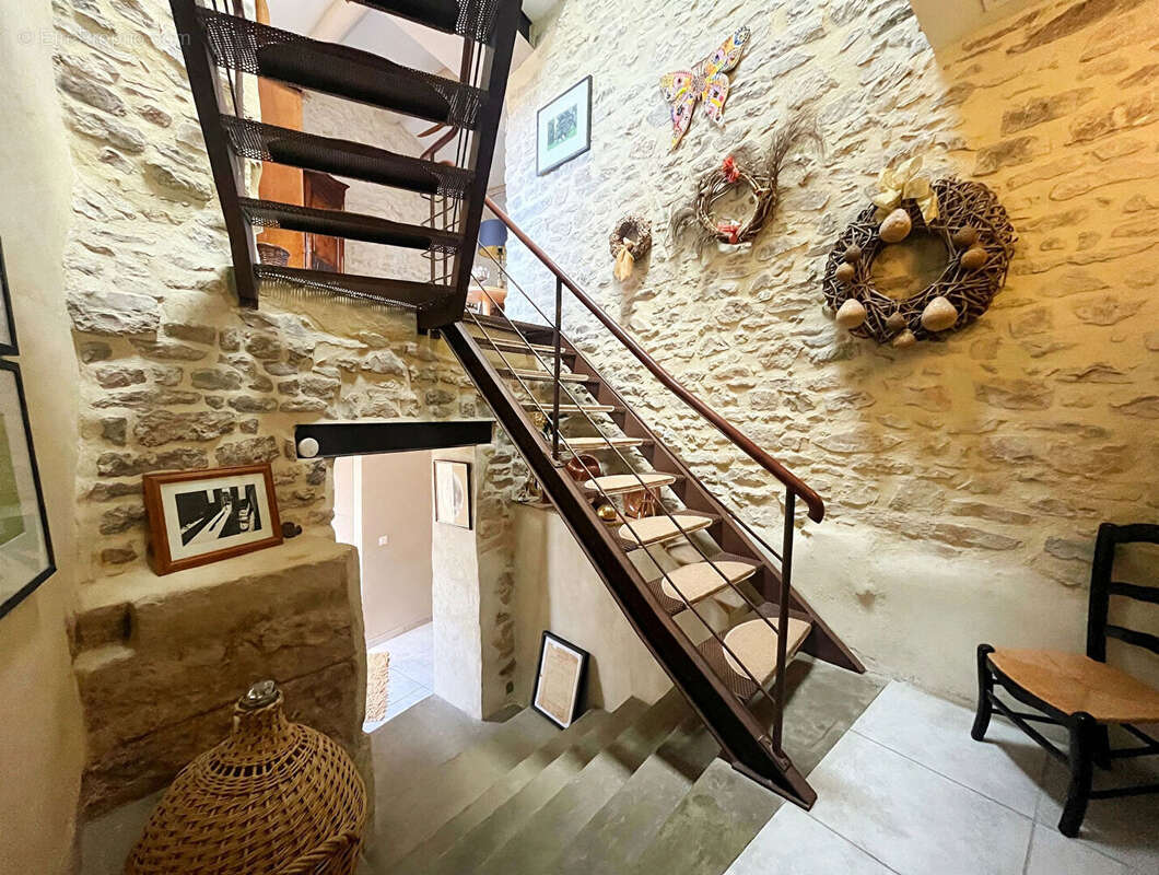 Calvisson ? Maison de caractère avec bassin romain au coeur du village - photo 7