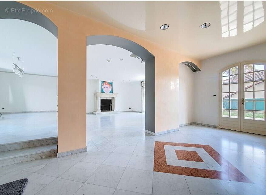 Maison - 4 Chambres - Bureau - Buanderie - Cave à vins - Garage - Piscine - Grande Cour - - photo 9