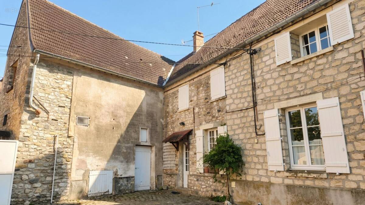 Maison à CHEVREVILLE