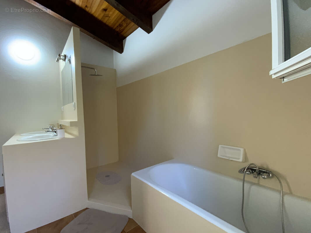 Charmante villa avec vue et terrain arboré. - photo 13