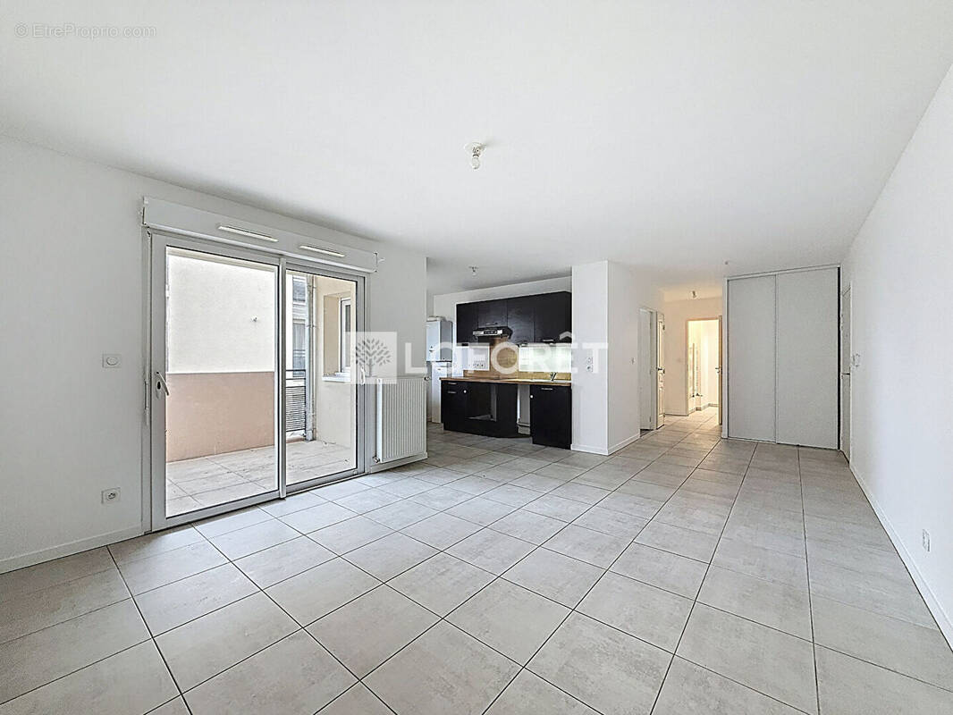 Appartement à MEYZIEU