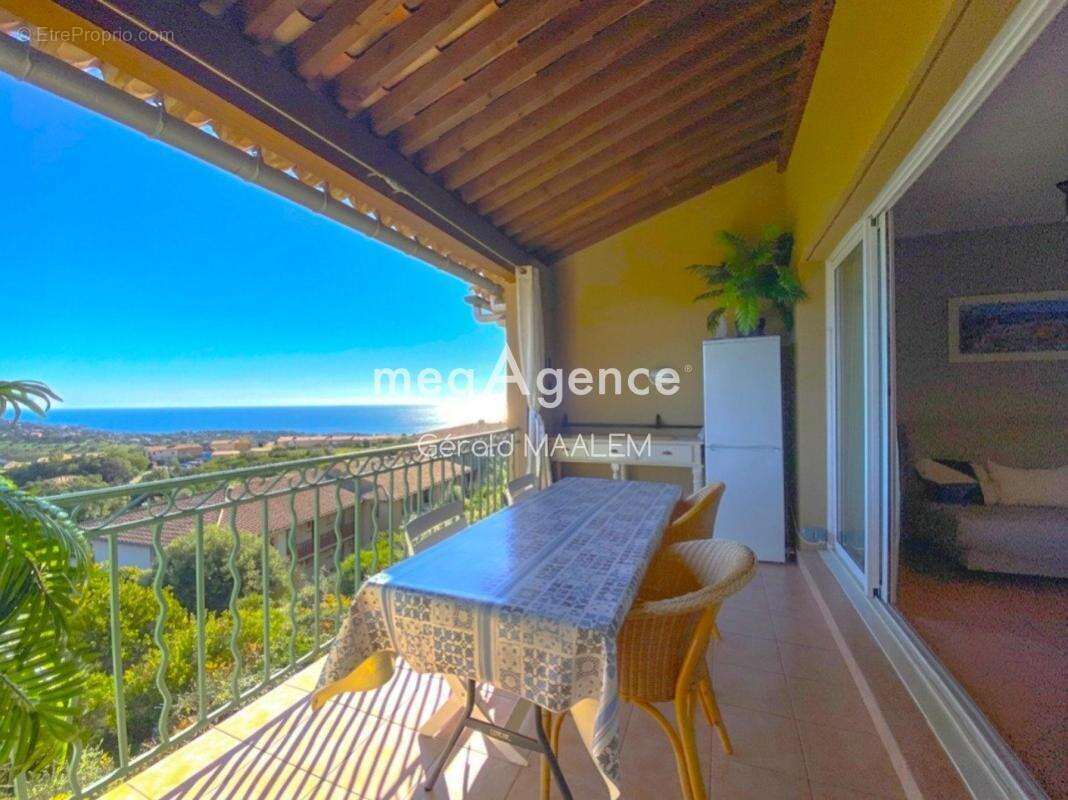 Appartement à ROQUEBRUNE-SUR-ARGENS