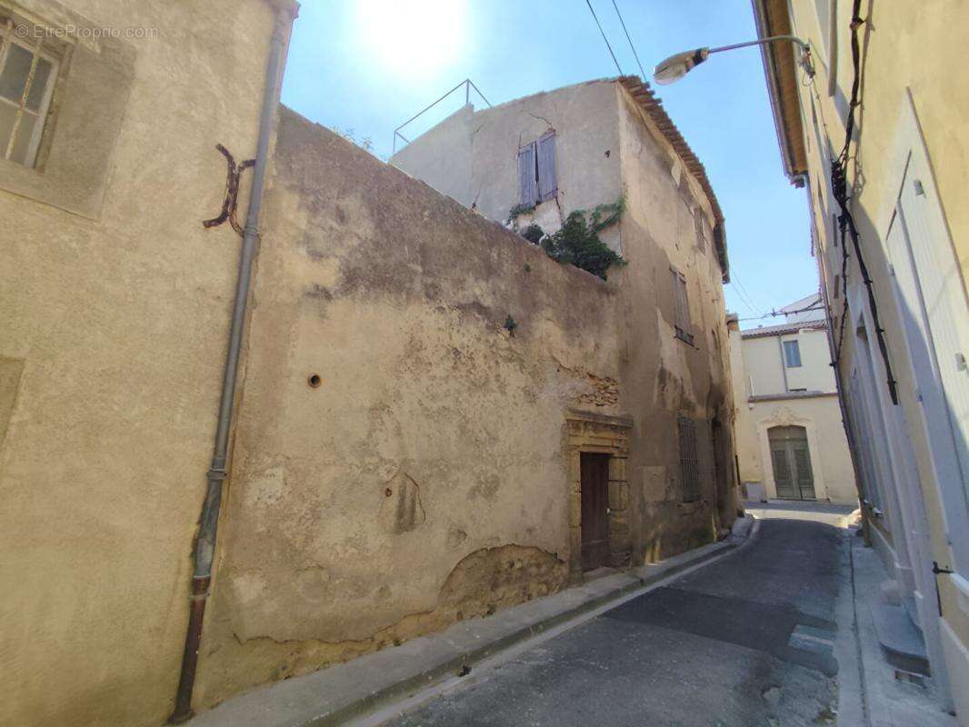 Narbonne centre, maison de 100 m2, R+2 - T5 avec garage, sous sol et jardin - photo 2