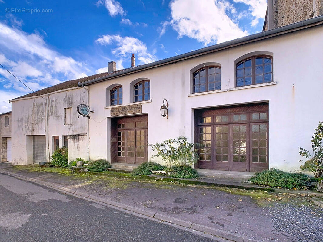 Commerce à DAMPIERRE