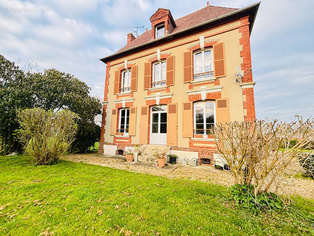 Maison à ARGENCES