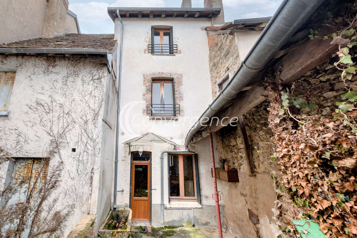 Maison à MAGNAC-BOURG