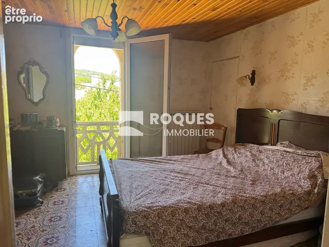 Lodève, centre ville, maison de ville à rénover, de 80 m2 habitables avec dépendances sur 570 m2 de terrain - photo 10