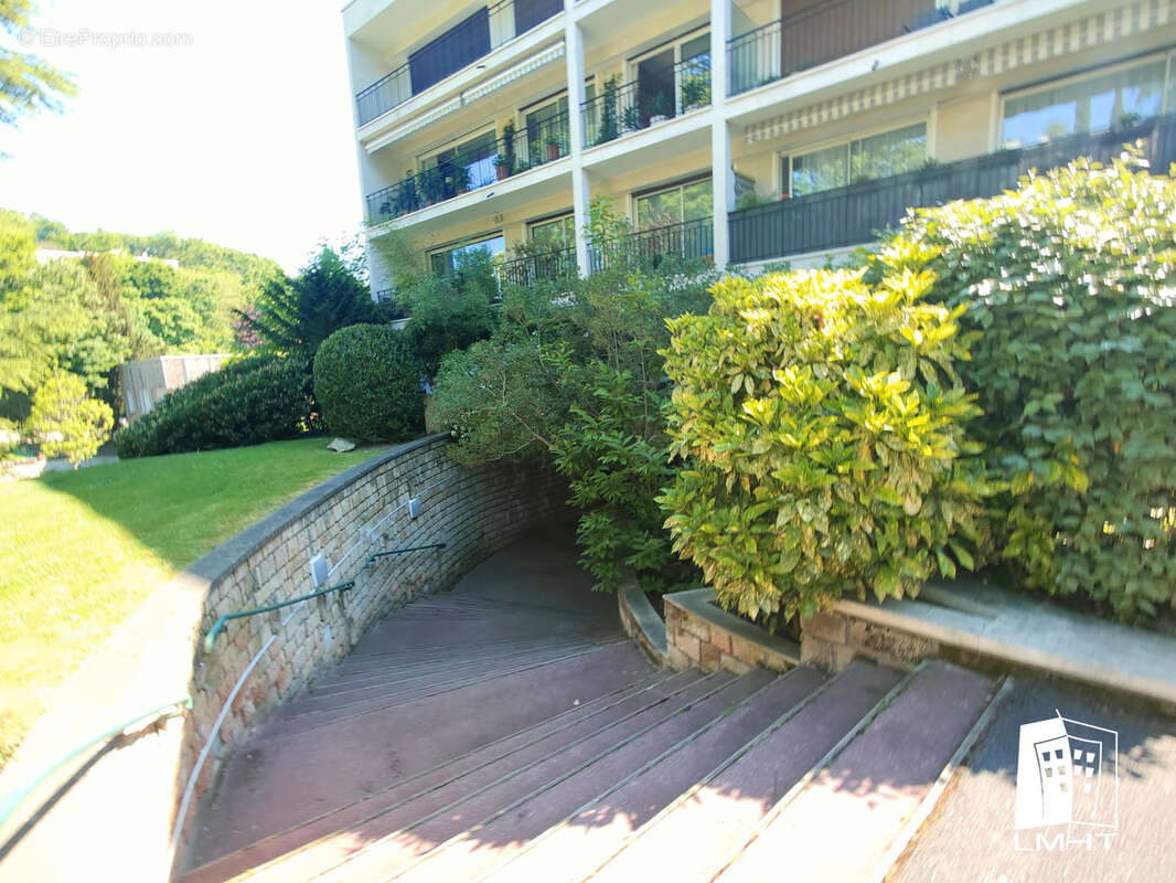 Appartement à VILLE-D&#039;AVRAY