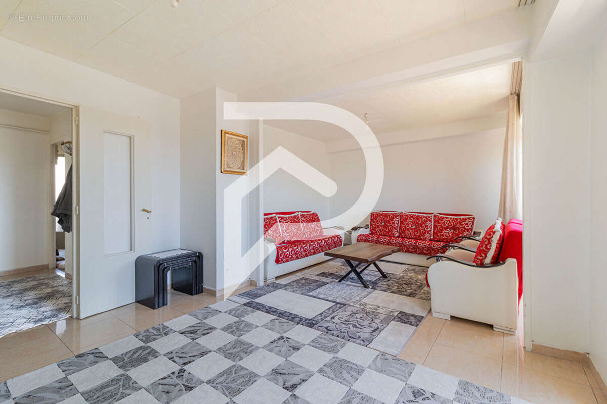 Appartement à MARSEILLE-5E