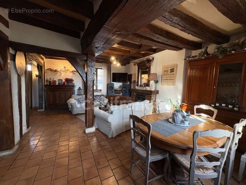 Maison de charme - colombages - DPE B - 5 pièces - fort potentiel - photo 8