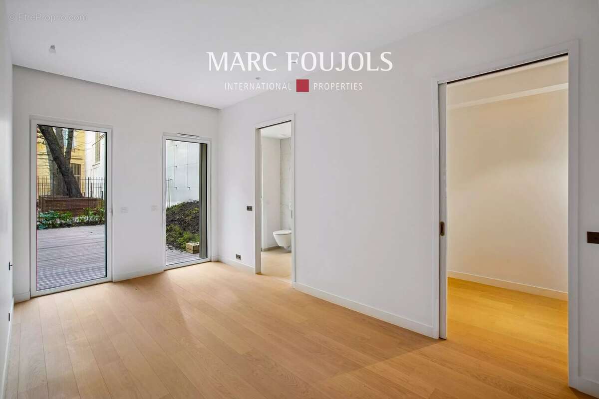 Appartement à PARIS-8E