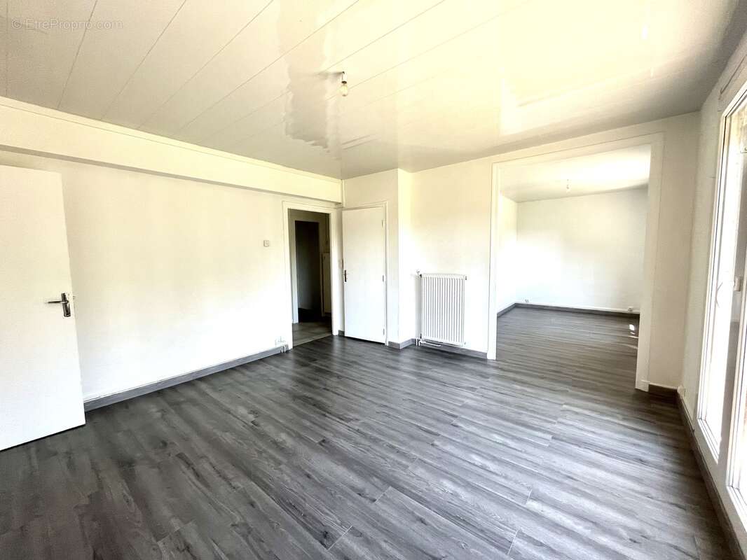 Appartement 620 m² à Charleville-Mezieres  - photo 119