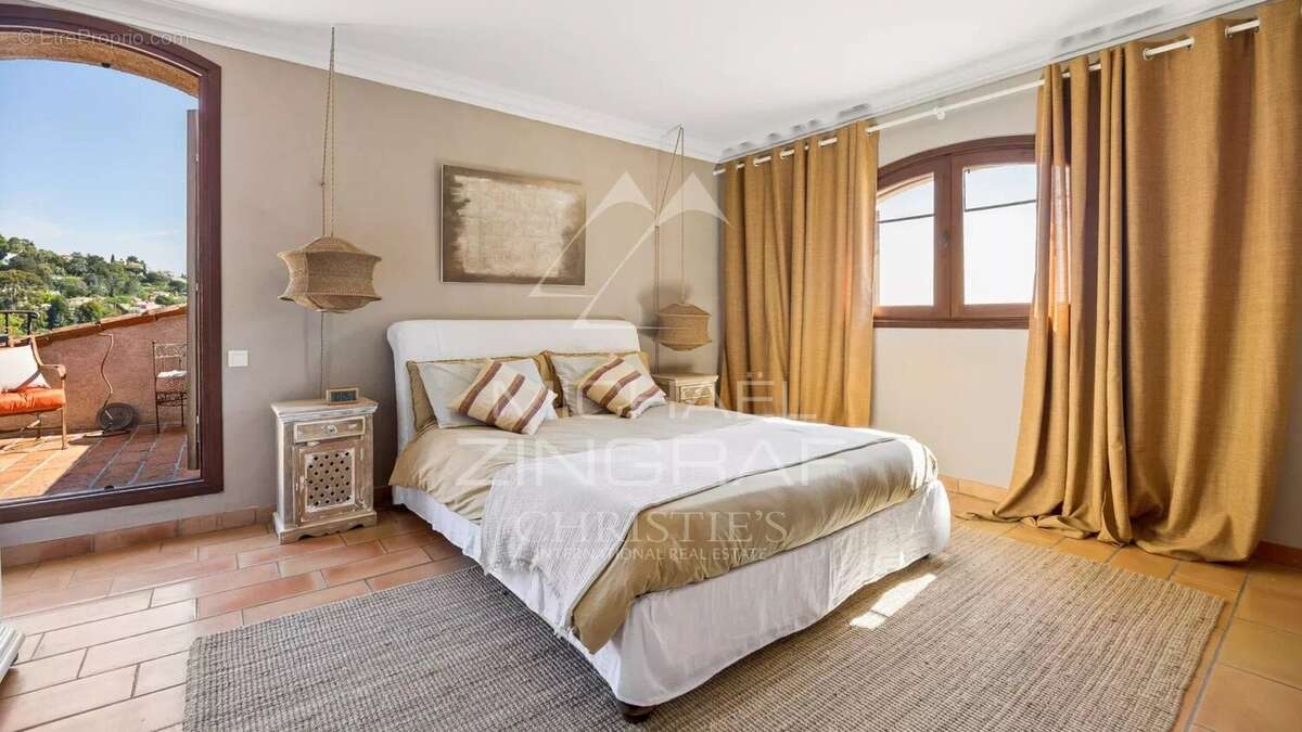 Maison à MANDELIEU-LA-NAPOULE