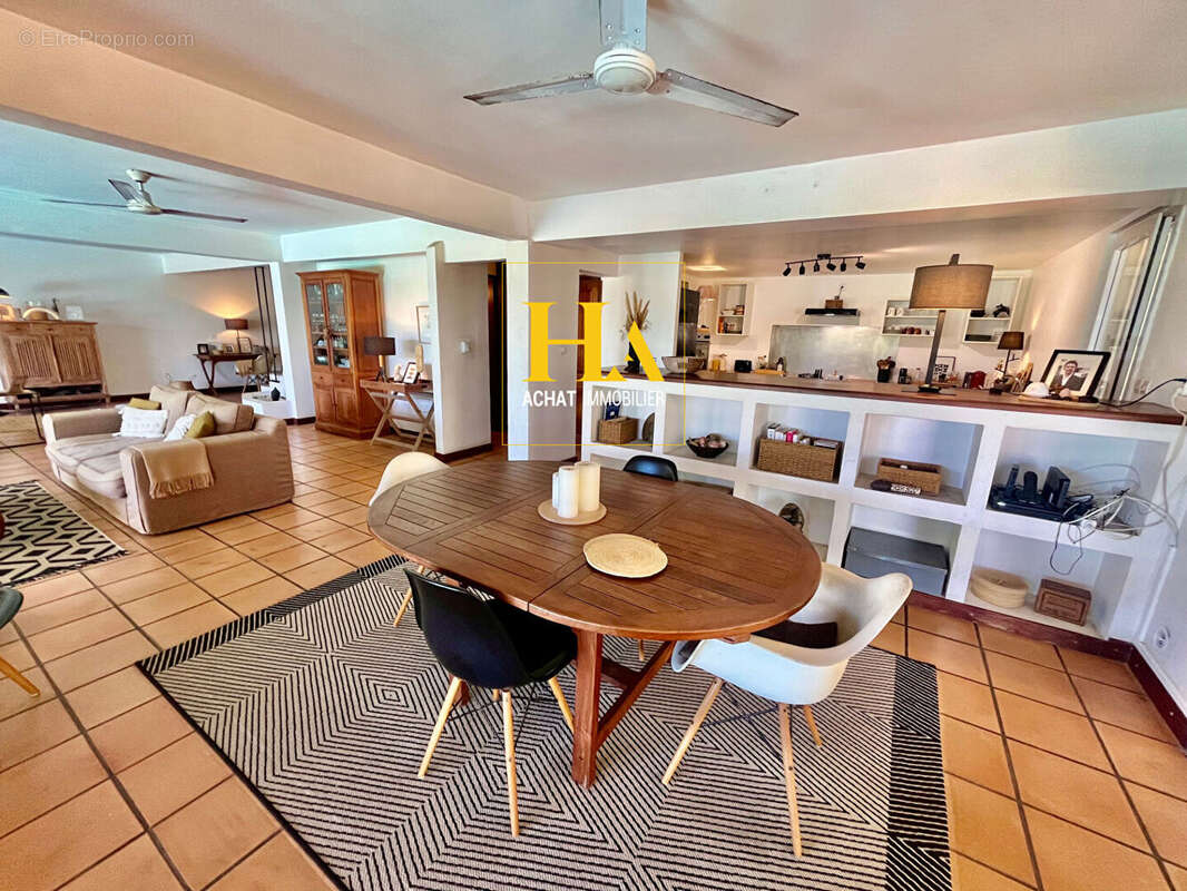Maison T6  de 232.5 m2 à Saint-Pierre - La Cafrine - photo 3