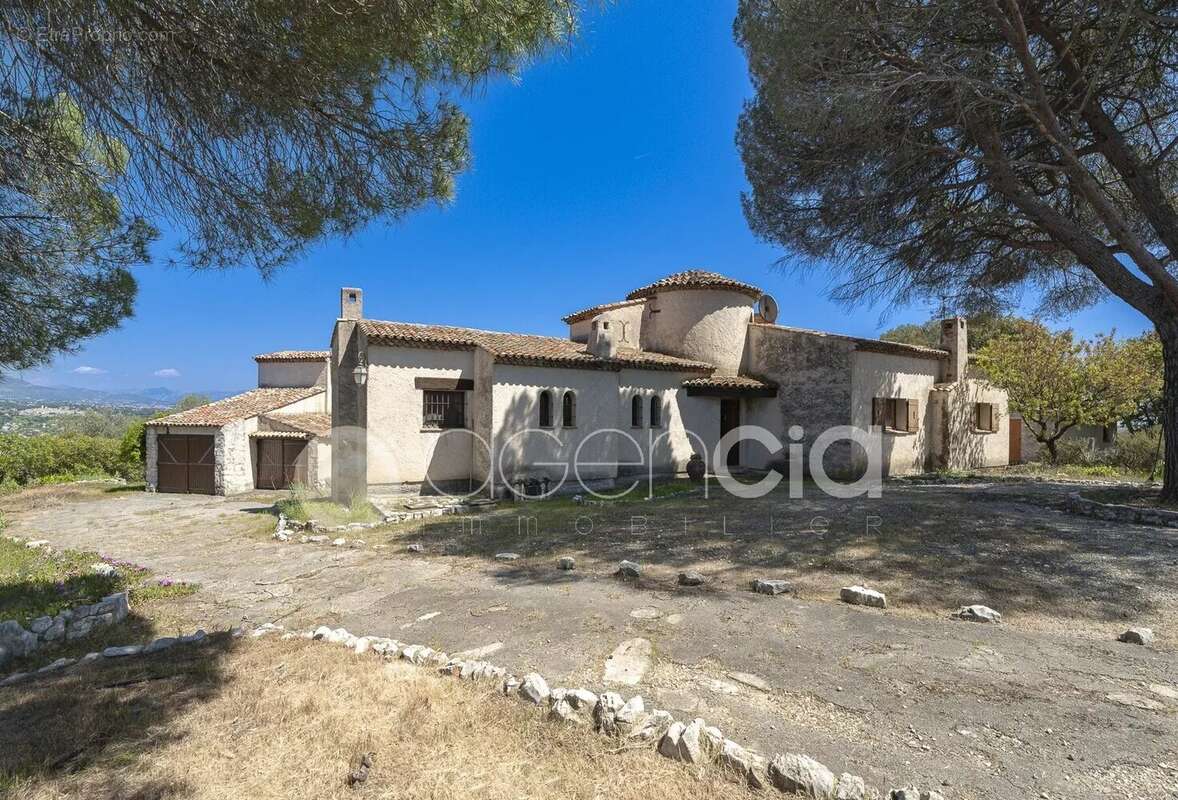 Maison à ROQUEFORT-LES-PINS