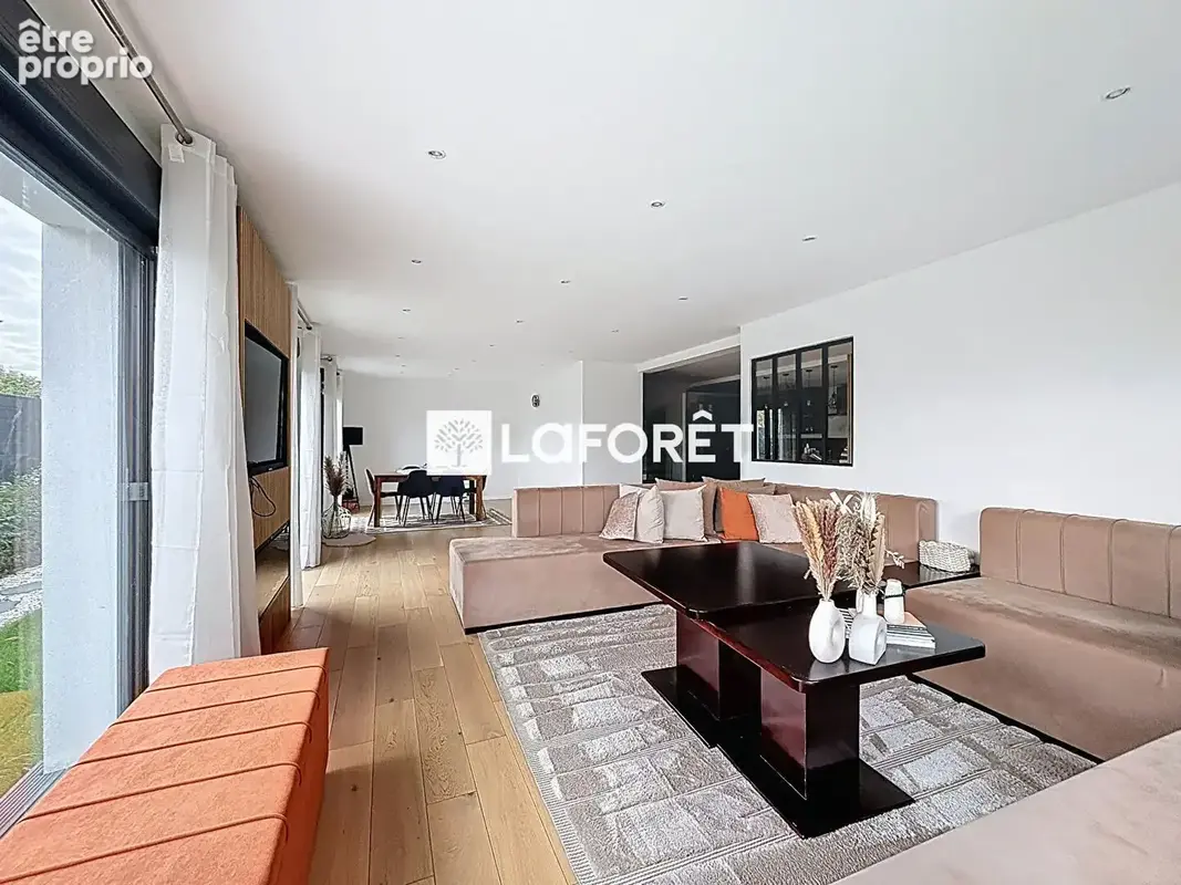 Superbe maison contemporaine de 250 m² située à Montesson, à seulement 15 minutes du RER de Sartrouville. - photo 3