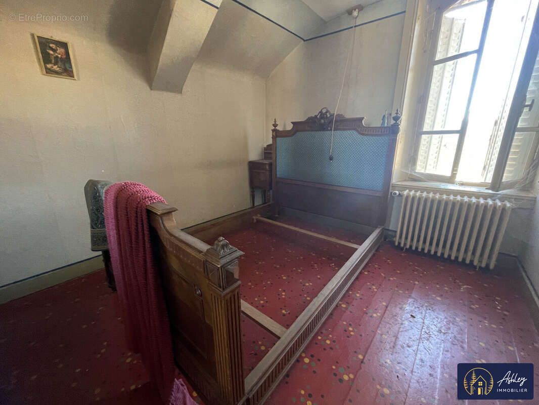 Maison à CHAMPS-SUR-TARENTAINE-MARCHAL