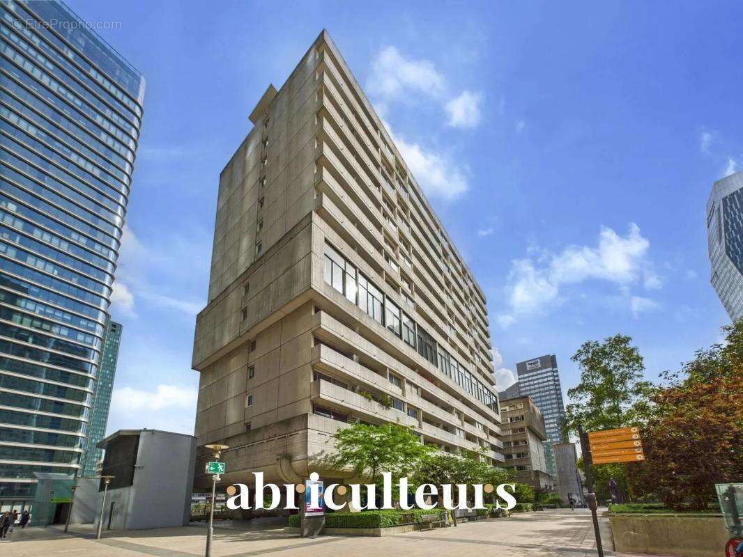 Appartement - 86 m² - Séjour lumineux avec accès balcon en vente à Courbevoie (92400) - photo 21