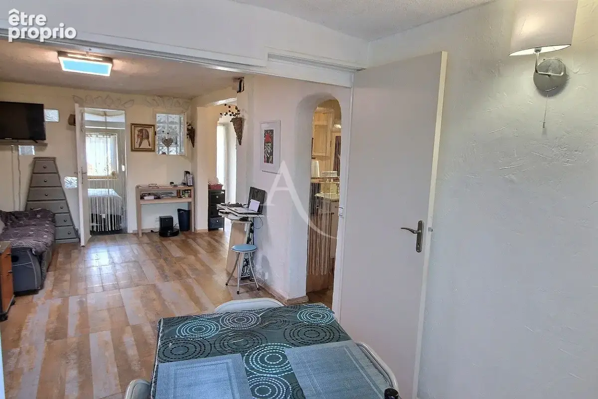 À vendre villa 2 faces distribuant 2 logements avec garage et jardin - photo 6