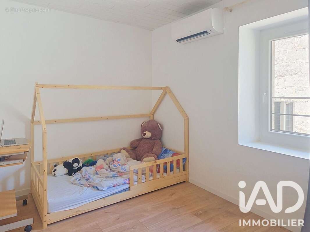 Maison 182 m² à Saint-Martin-De-Coux  - photo 3